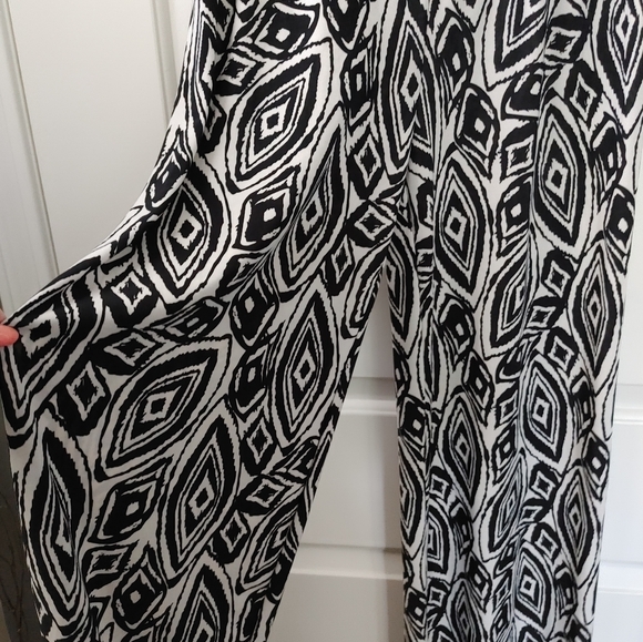 Chico's~ Super Line~ Black & White Boho Wide Leg Pants ~ Size S - Picture 3 of 9